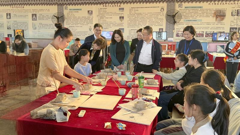 深度研讨“每周半天”校外实践,烟台市召开美育研学工作推进会.jpg