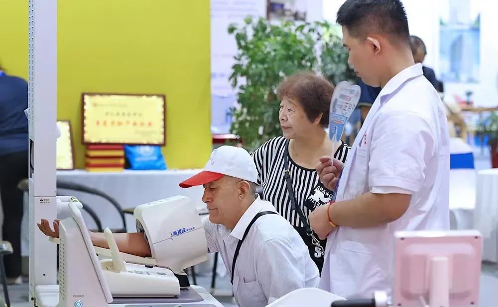 协议及捐赠协议;山东省烟台护士学校与德国丹鹰公司签订校企合作协议