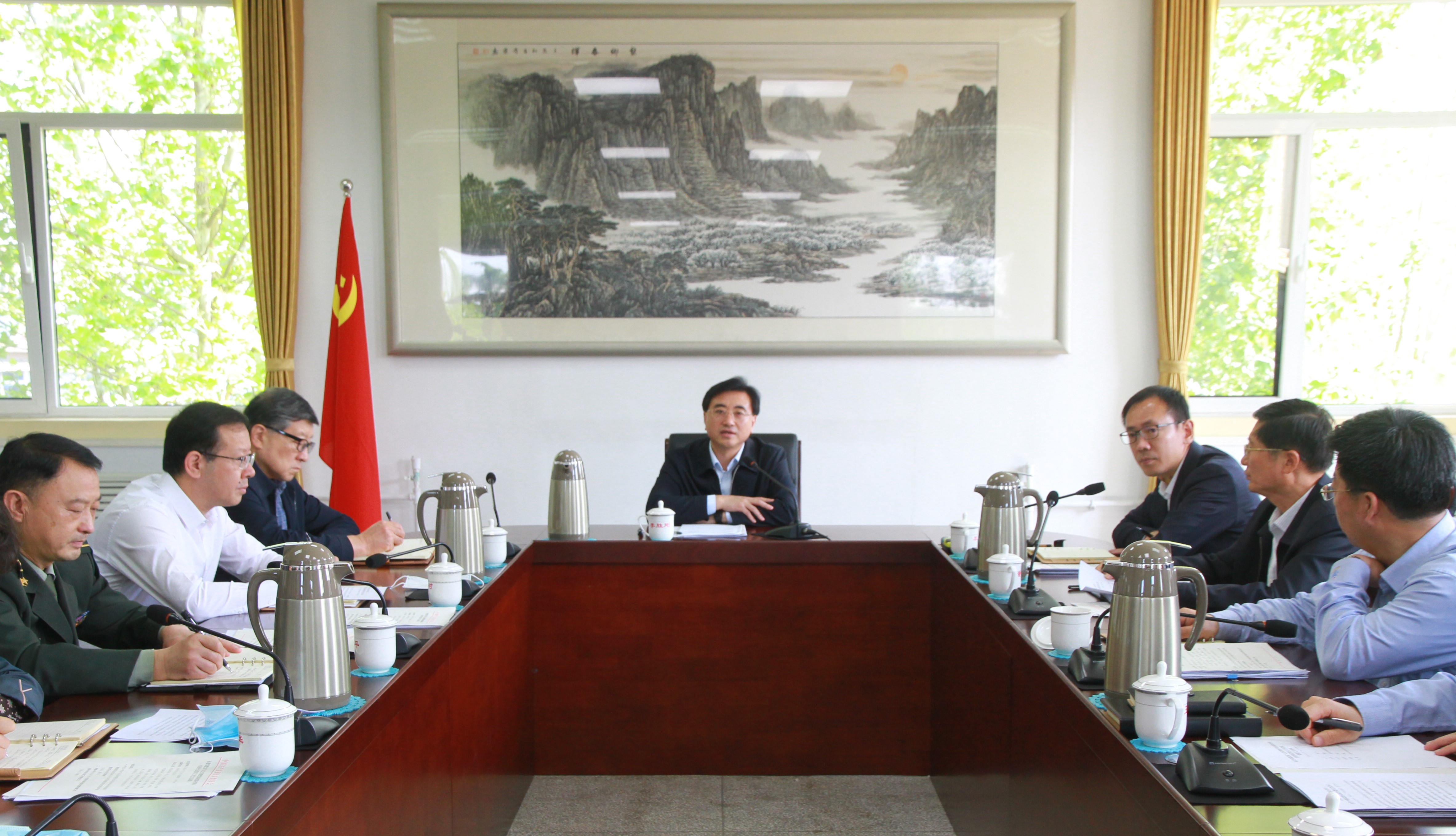市委书记李胜刚主持会议并讲话.